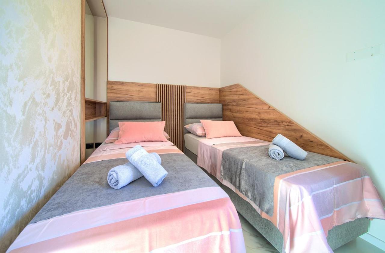 Penthouse Rosa Apartment Малинска Екстериор снимка