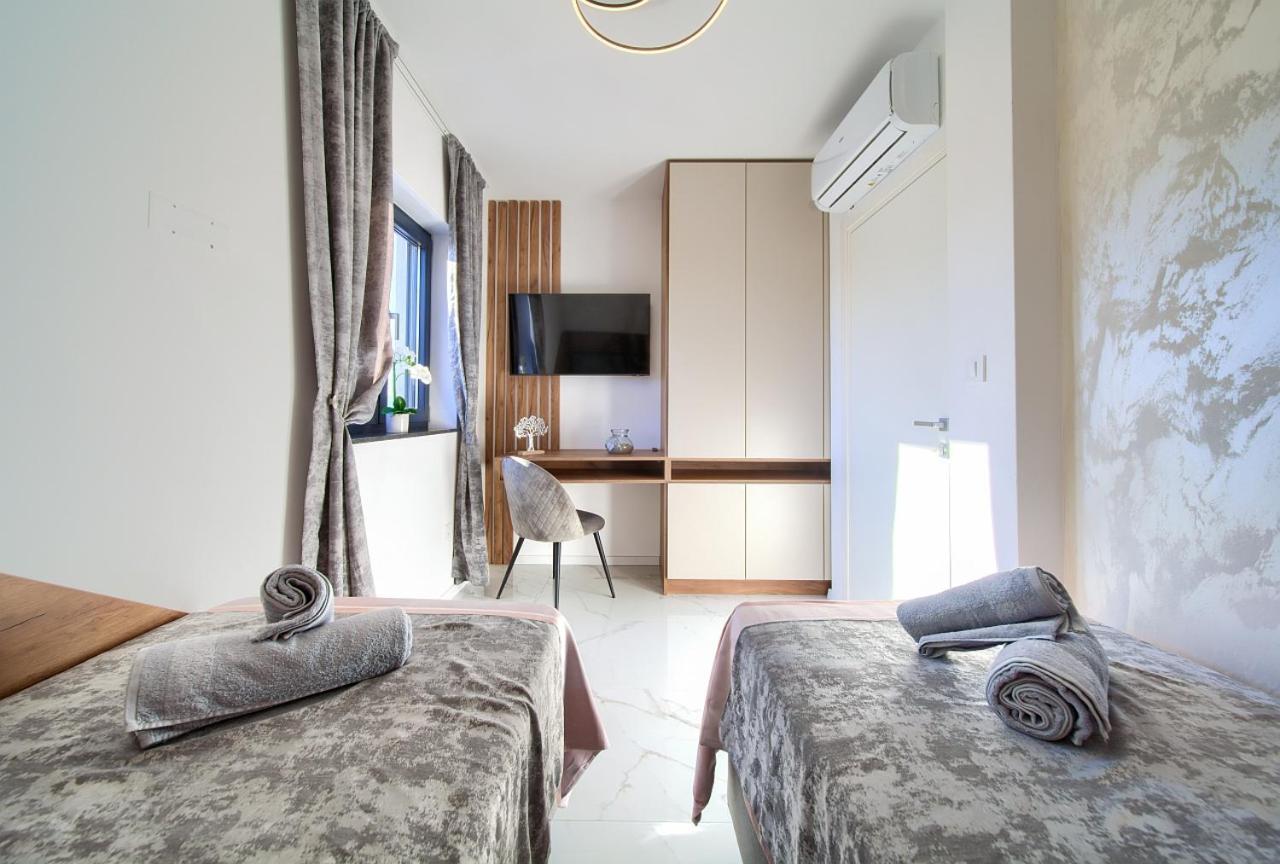 Penthouse Rosa Apartment Малинска Екстериор снимка