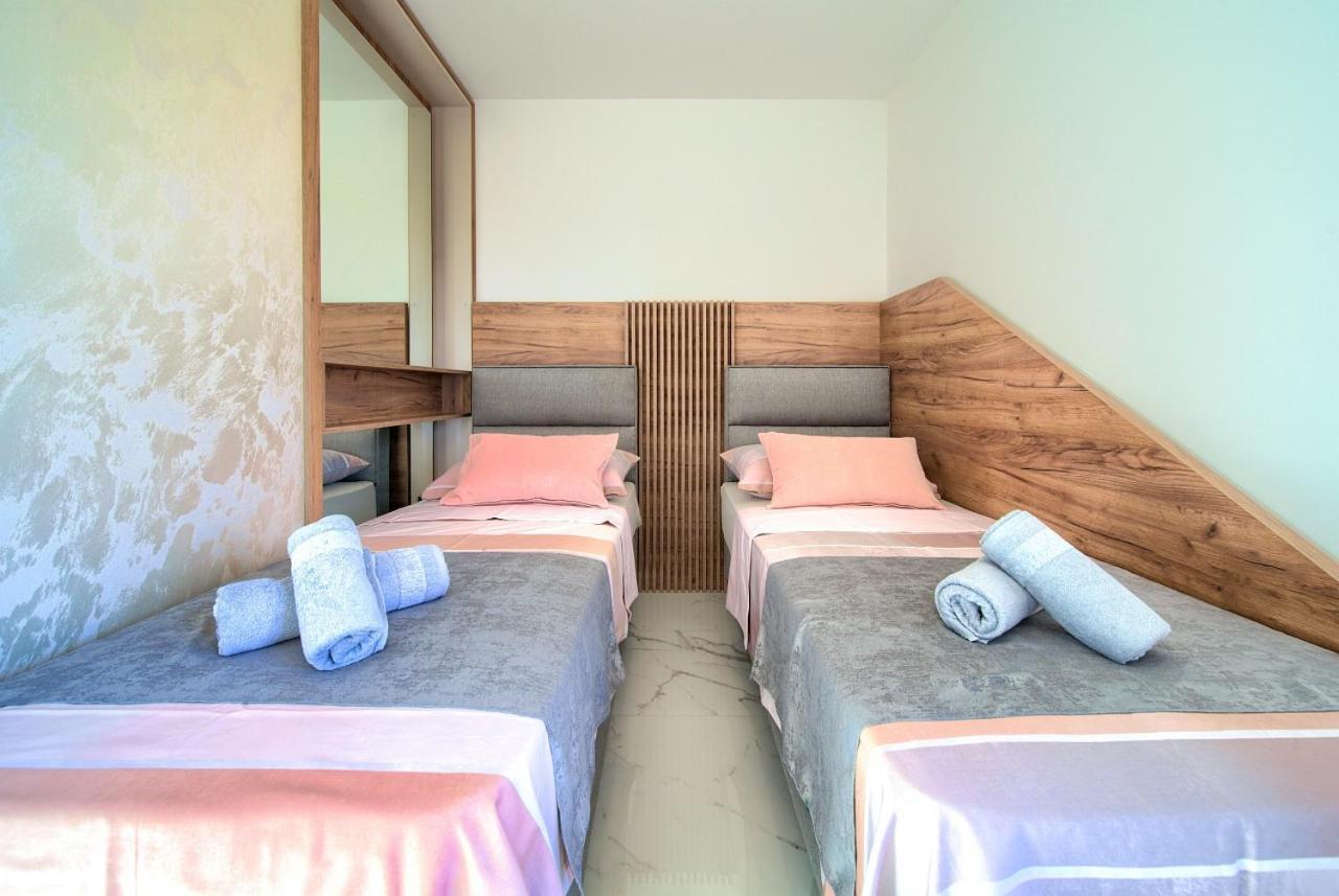 Penthouse Rosa Apartment Малинска Екстериор снимка
