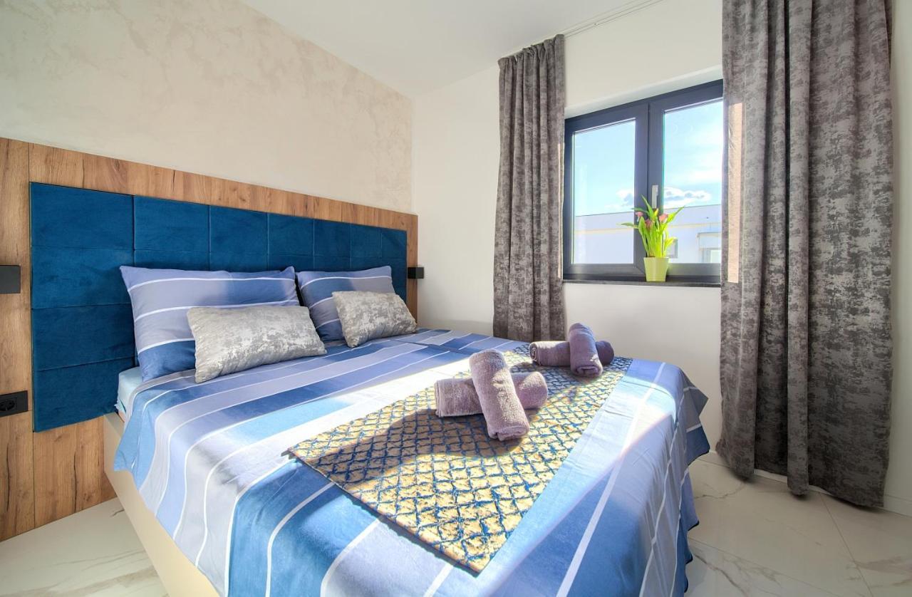 Penthouse Rosa Apartment Малинска Екстериор снимка