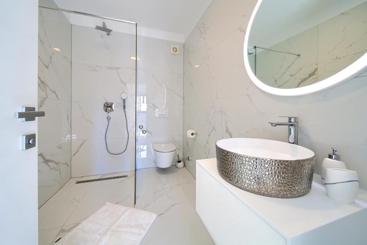 Penthouse Rosa Apartment Малинска Екстериор снимка